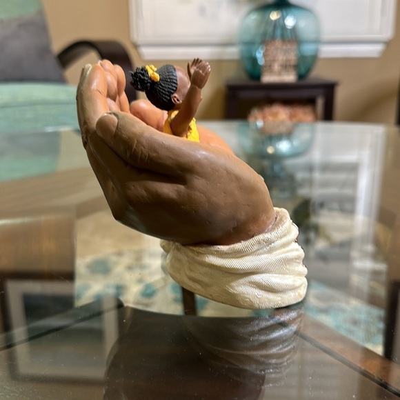 In his hands figurine - Picture 3 of 6